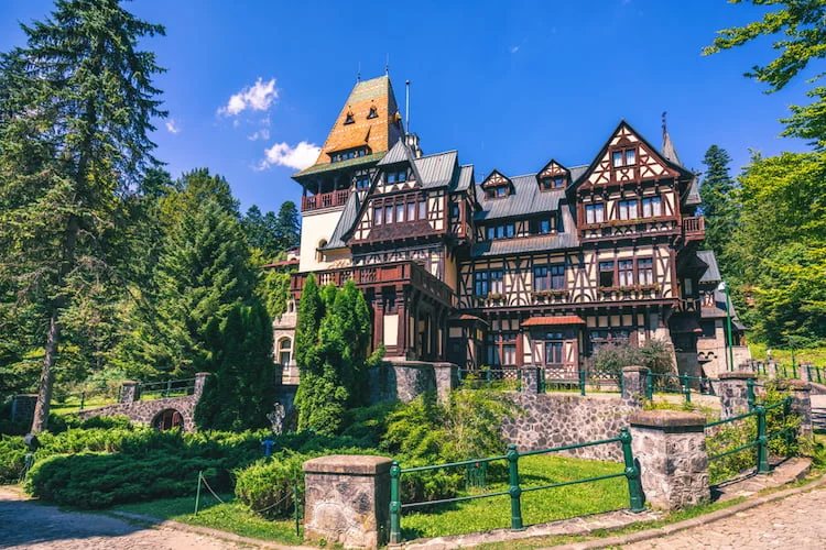 Pelishor Castle
