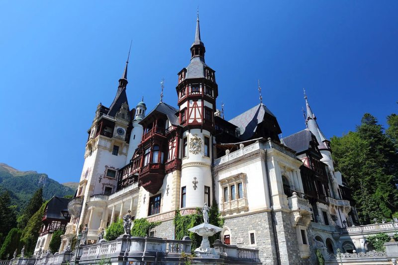 Peleș Castle guided tour from Sinaia